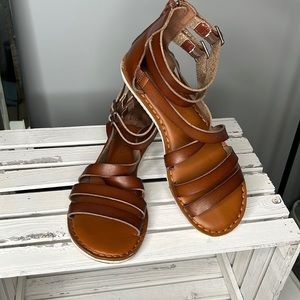 American Eagle sandals